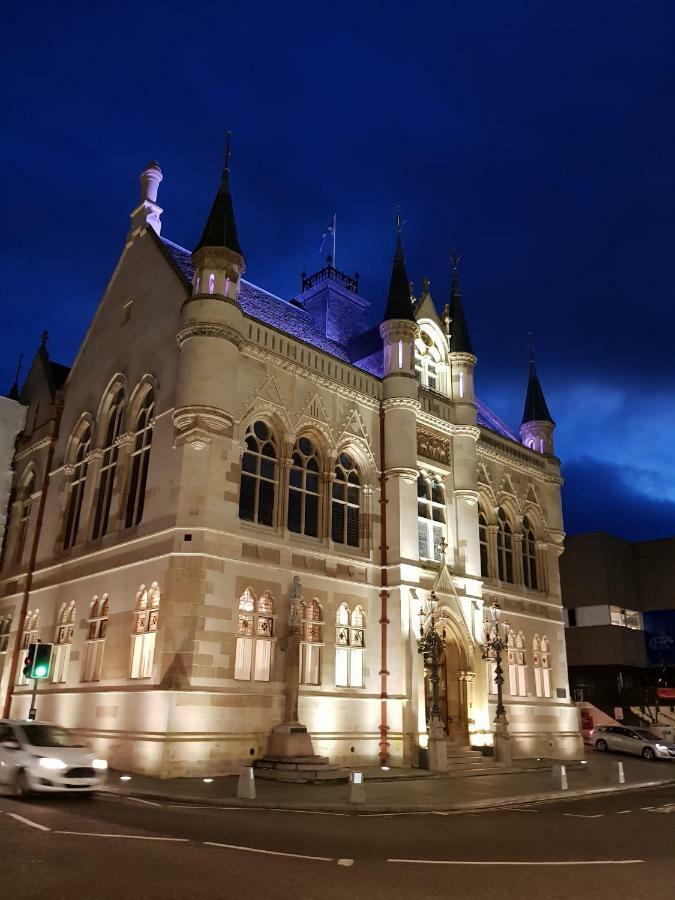 Smart & Cozy Holiday Apartment In The City Centre Inverness Exterior foto